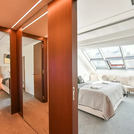 Presidential Penthouse, 303m2, Jacuzzi On Terrace, Sauna, 6bdrm, 4bthrm, Ac, Lift Apartment *