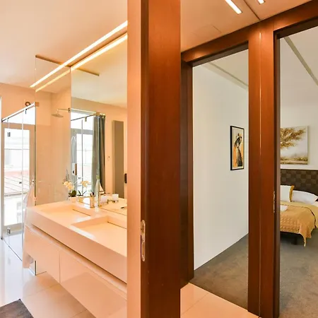 Presidential Penthouse, 303m2, Jacuzzi On Terrace, Sauna, 6bdrm, 4bthrm, Ac, Lift Apartment Prague