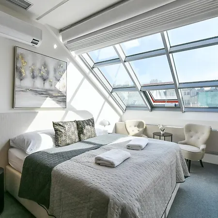 Apartment Presidential Penthouse, 303m2, Jacuzzi On Terrace, Sauna, 6bdrm, 4bthrm, Ac, Lift Prague