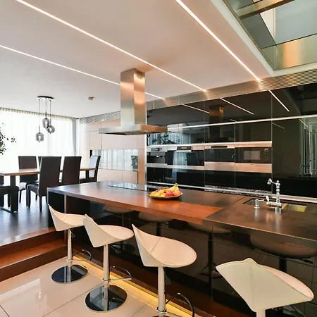 Presidential Penthouse, 303m2, Jacuzzi On Terrace, Sauna, 6bdrm, 4bthrm, Ac, Lift Prague