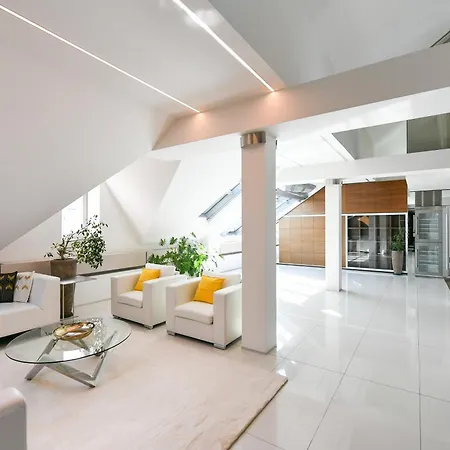Presidential Penthouse, 303m2, Jacuzzi On Terrace, Sauna, 6bdrm, 4bthrm, Ac, Lift Apartment