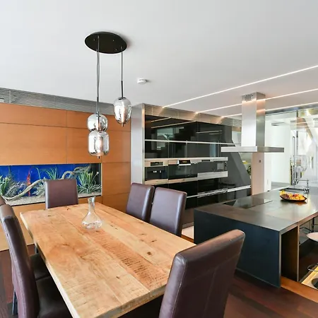 Presidential Penthouse, 303m2, Jacuzzi On Terrace, Sauna, 6bdrm, 4bthrm, Ac, Lift Apartment *