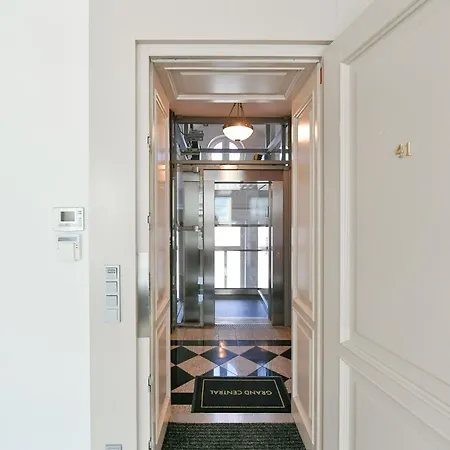 Apartment Presidential Penthouse, 303m2, Jacuzzi On Terrace, Sauna, 6bdrm, 4bthrm, Ac, Lift *