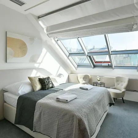 Apartment Presidential Penthouse, 303m2, Jacuzzi On Terrace, Sauna, 6bdrm, 4bthrm, Ac, Lift Prague
