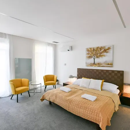 Presidential Penthouse, 303m2, Jacuzzi On Terrace, Sauna, 6bdrm, 4bthrm, Ac, Lift *