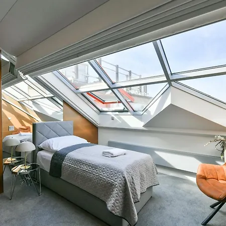 Presidential Penthouse, 303m2, Jacuzzi On Terrace, Sauna, 6bdrm, 4bthrm, Ac, Lift Apartment *