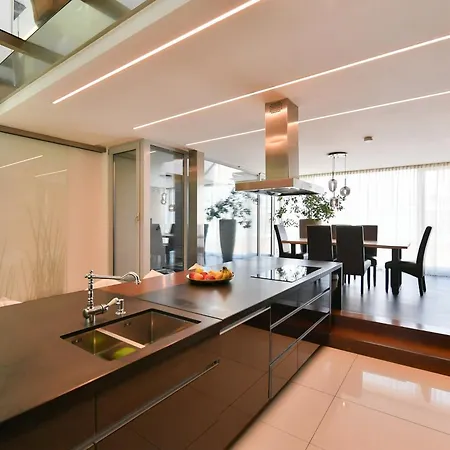 Presidential Penthouse, 303m2, Jacuzzi On Terrace, Sauna, 6bdrm, 4bthrm, Ac, Lift Apartment Prague