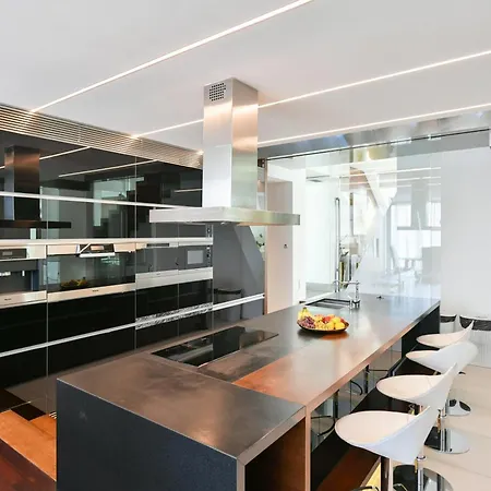 Presidential Penthouse, 303m2, Jacuzzi On Terrace, Sauna, 6bdrm, 4bthrm, Ac, Lift *