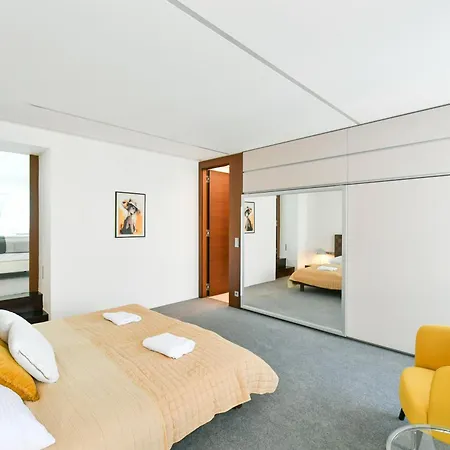 Presidential Penthouse, 303m2, Jacuzzi On Terrace, Sauna, 6bdrm, 4bthrm, Ac, Lift Apartment