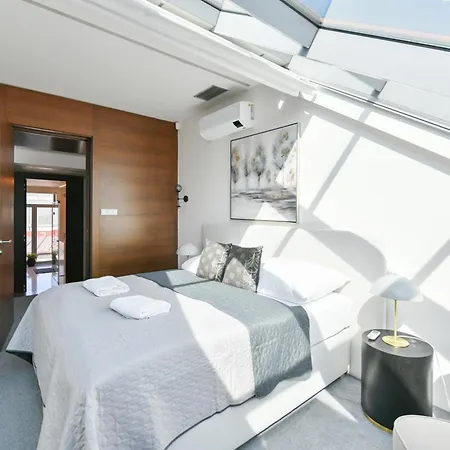 Apartment Presidential Penthouse, 303m2, Jacuzzi On Terrace, Sauna, 6bdrm, 4bthrm, Ac, Lift