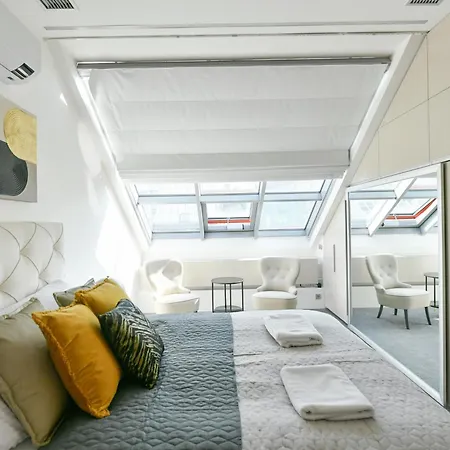 Presidential Penthouse, 303m2, Jacuzzi On Terrace, Sauna, 6bdrm, 4bthrm, Ac, Lift Apartment