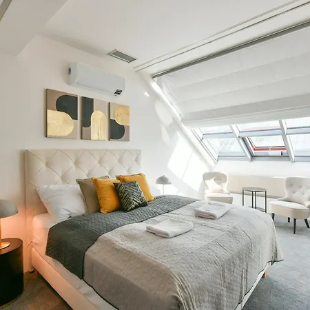 Presidential Penthouse, 303m2, Jacuzzi On Terrace, Sauna, 6bdrm, 4bthrm, Ac, Lift Apartment *