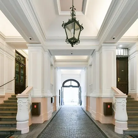 Presidential Penthouse, 303m2, Jacuzzi On Terrace, Sauna, 6bdrm, 4bthrm, Ac, Lift * Prague