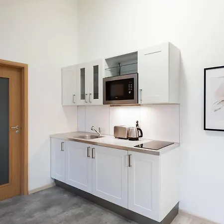 Elegant 4-guest Retreat Near Old Town Prague