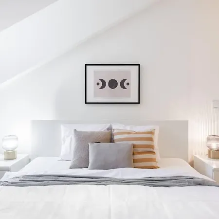 Elegant 4-guest Retreat Near Old Town Prague