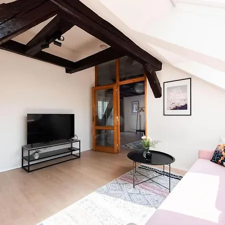 Wonderful Romantic Old Town Apartment