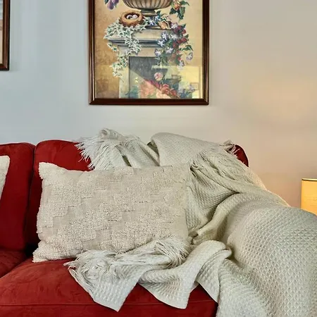 Old Town Apartment *