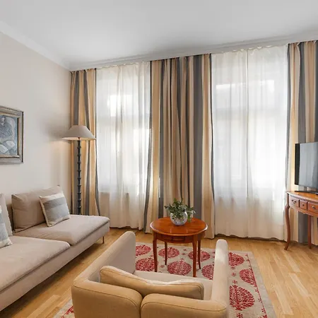 Hunger Aparthotel