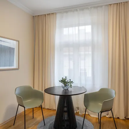 Hunger Aparthotel 4*