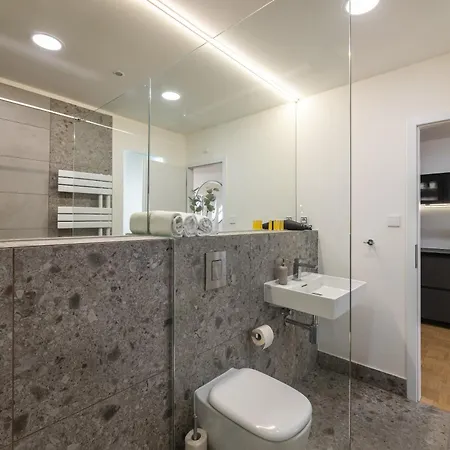 Kip Old Town Modern With Free Parking & Ac Apartamento