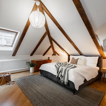 Apartment Luxury Retreat By Charles Bridge *
