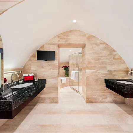 Mandarin Oriental, Prague
