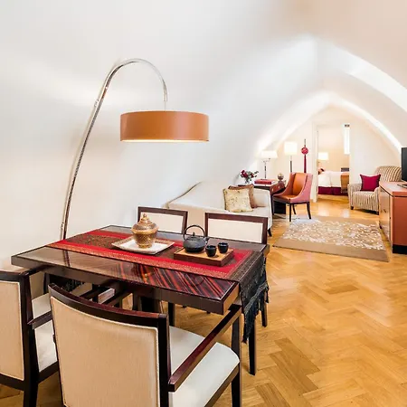 Mandarin Oriental, Hotel