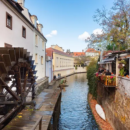 Apartment Luxury Retreat By Charles Bridge Prague