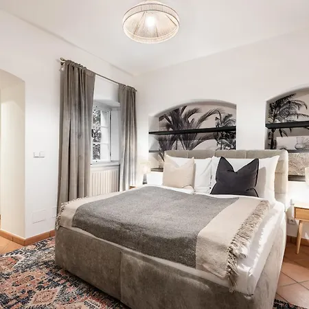 Luxury Retreat By Charles Bridge *