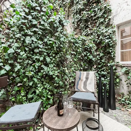 Apartment Luxury Retreat By Charles Bridge *