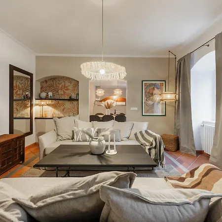 Luxury Retreat By Charles Bridge Apartment