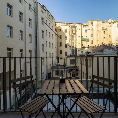 Churchill Heritage Apartment *