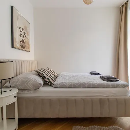 Churchill Heritage Apartment *