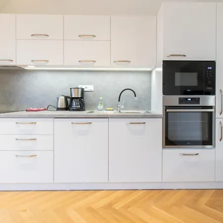 Churchill Heritage Apartment *