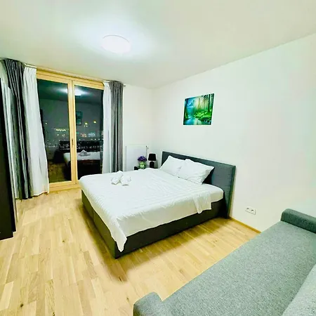 Nest Center * Praga