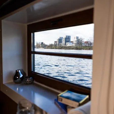 Marina Bateau-hôtel 2*