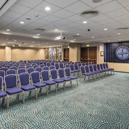 Courtyard By Marriott 4* פראג