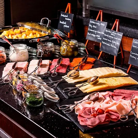 מלון Courtyard By Marriott
