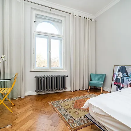 Amazing One-bedroom Apartment *