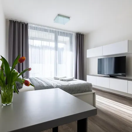 12 Min Centrum, 200mb Wifi, Onsite Supermarket Apartment *