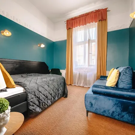 1885 Hotel