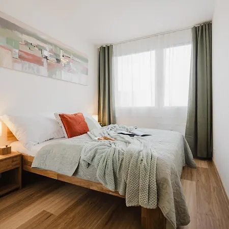 Days - 2bdr - Workspace - 200mbps Wifi * Praga