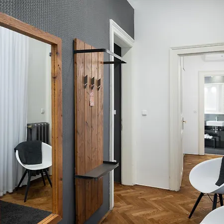 Mooo Downtown 4*
