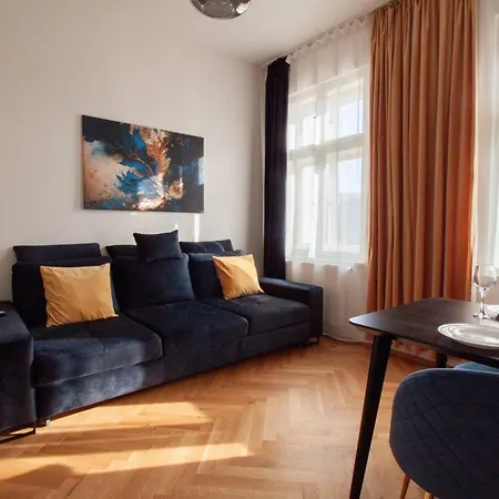 Churchill Heritage Apartment *