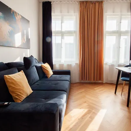 Churchill Heritage Apartment *