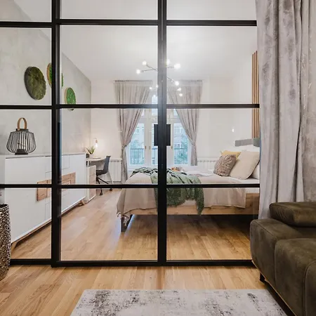 Days - 1bdr - Work Space - Easy Access Apartment