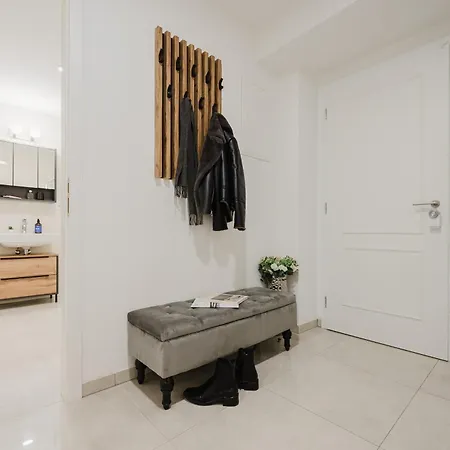 Days - 1bdr - Work Space - Easy Access Apartment *