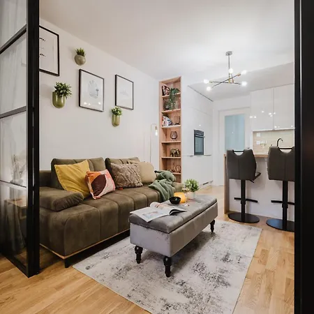 Days - 1bdr - Work Space - Easy Access Apartment Prague