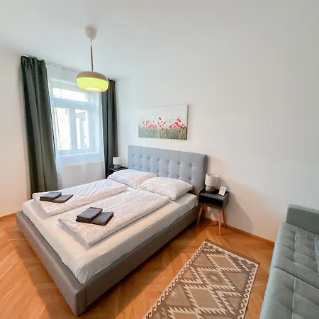 Churchill Heritage Apartment *