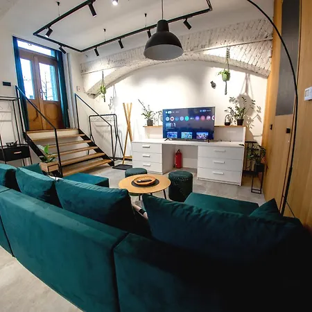 Riverside Hideout Apartment *